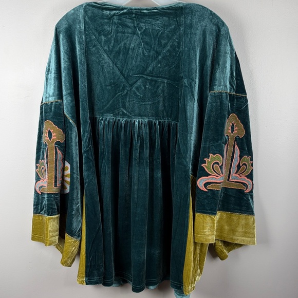 EASEL NWT PLUS SIZE EMBROIDERED VELVET TOP TEAL BLUE 1x (2x) - Picture 5 of 5